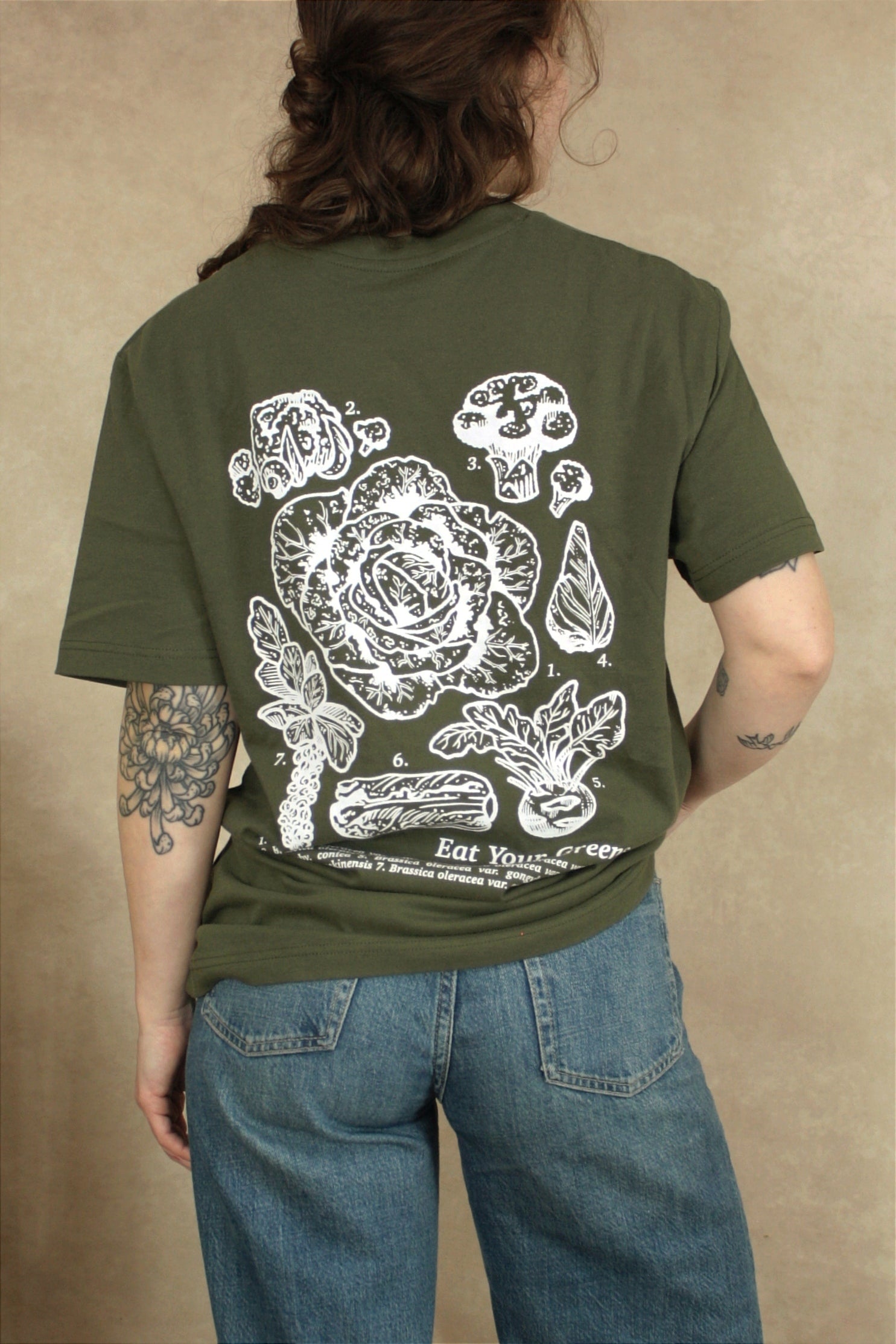 Moosgrünes Kohl T-Shirt mit weißemRückenprint, Von Koohl's, Slow Fashion