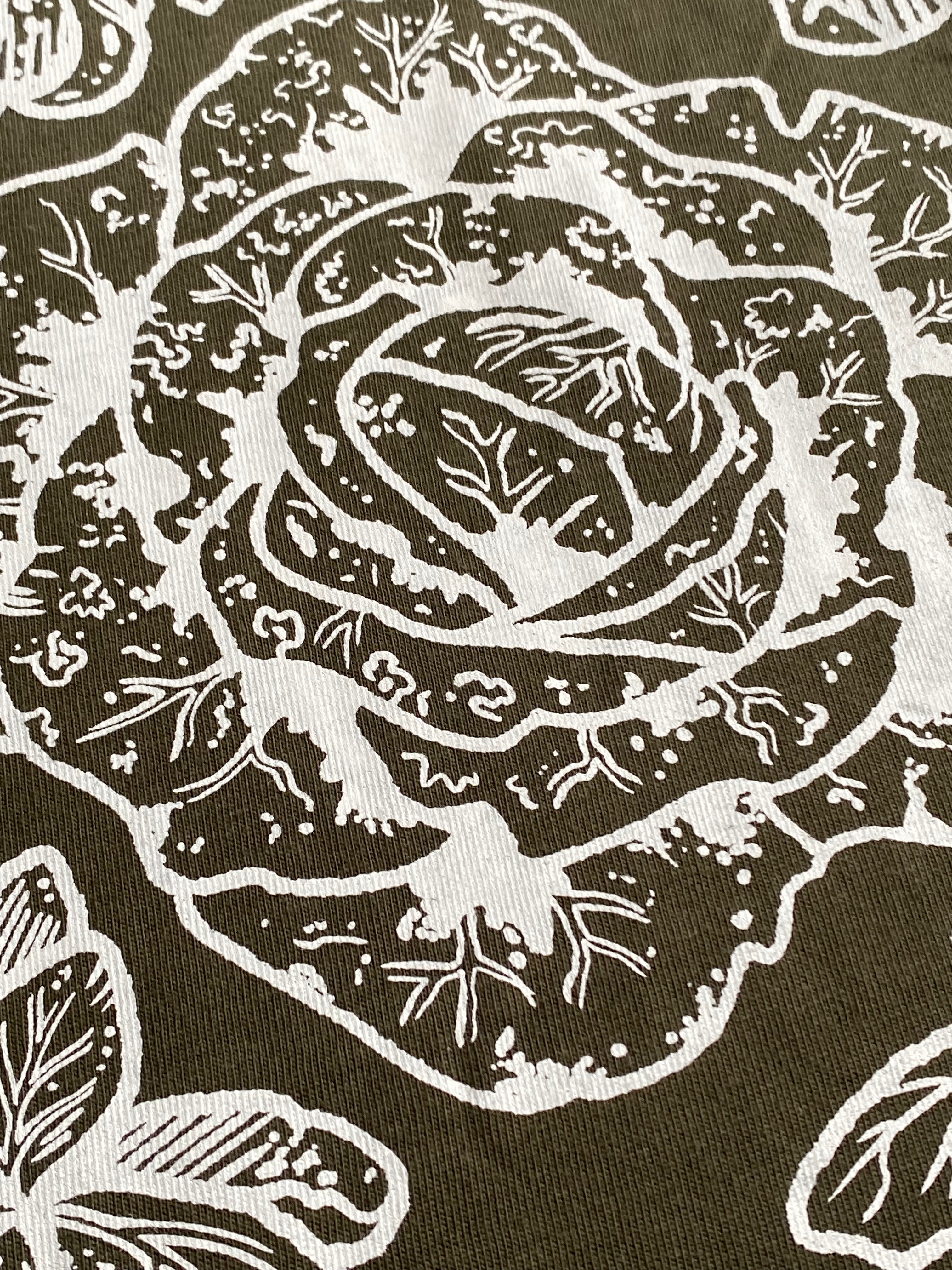 Moosgrünes Kohl T-Shirt mit weißemRückenprint, Von Koohl's, Slow Fashion