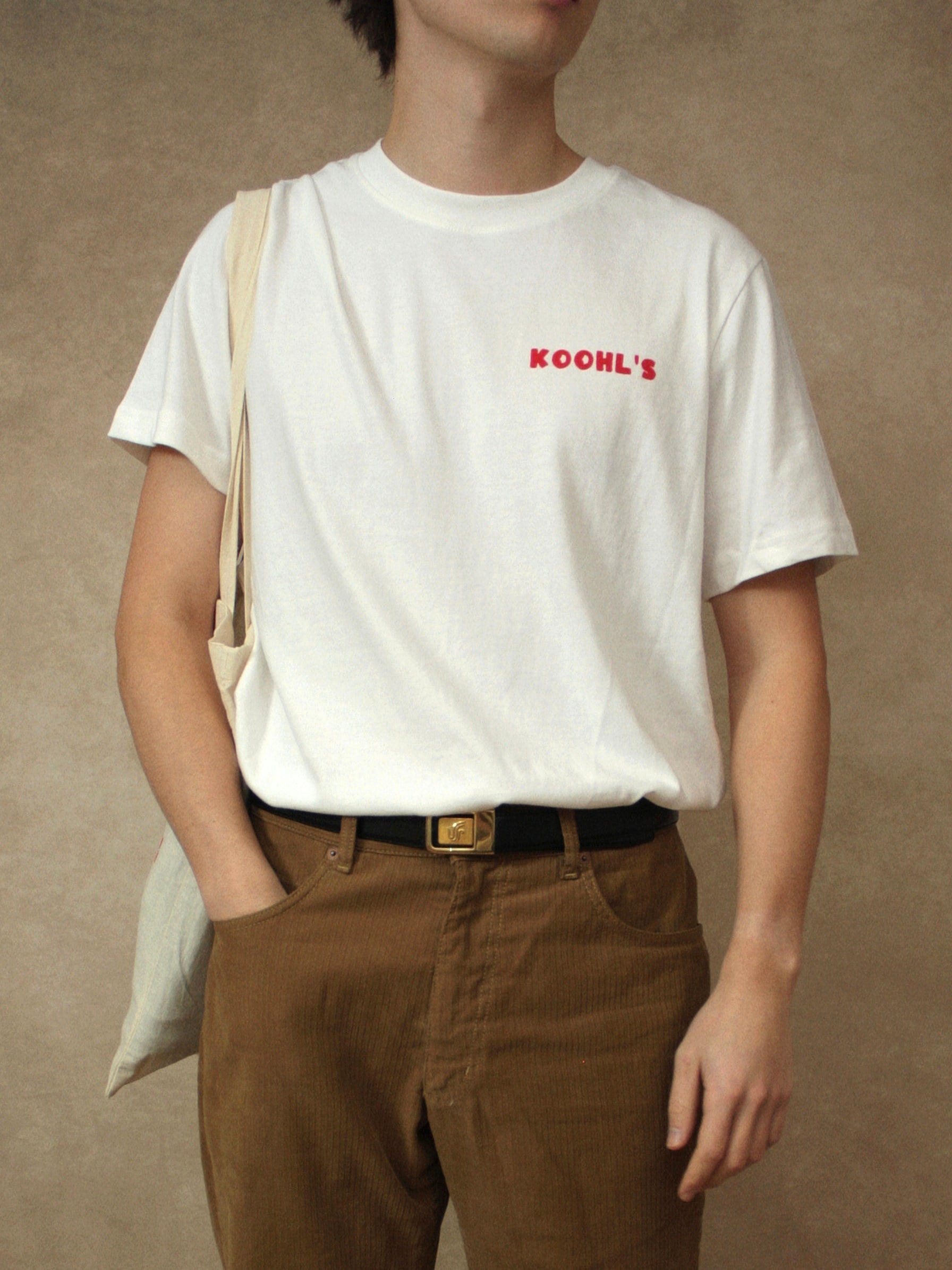 Koohl's Pizza T-Shirt, Rückenmotiv Pizza, roter Druck per Siebdruck mit wasserbasierten Farben auf oversized Bio-Baumwoll T-Shirt 