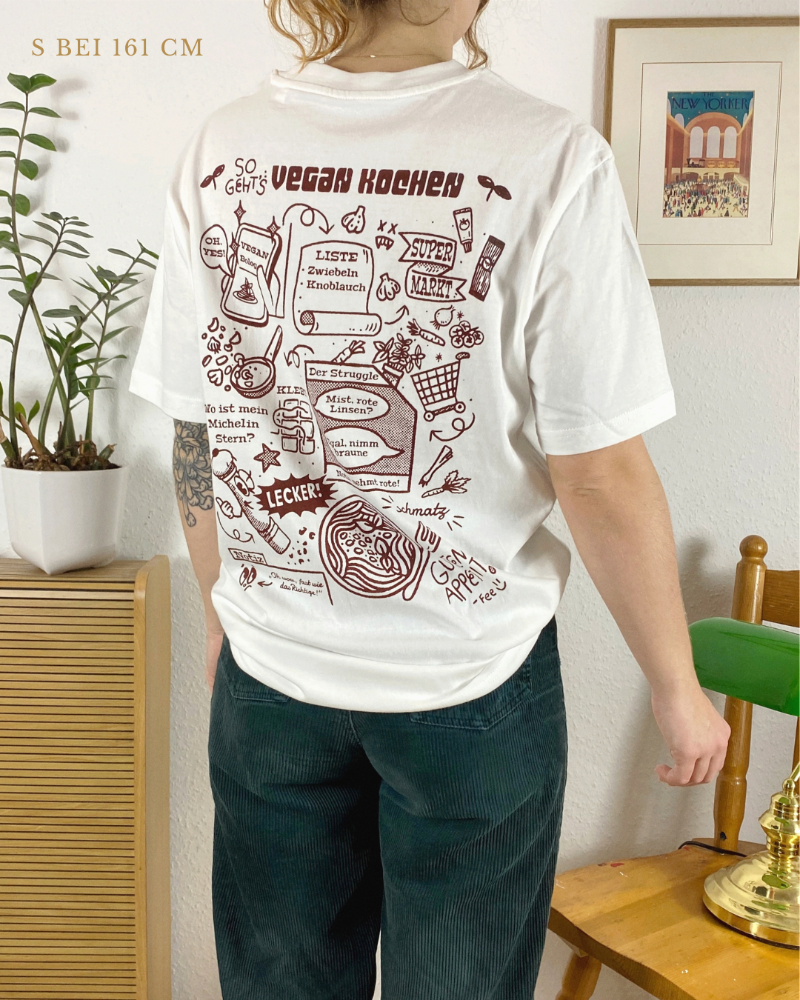 Nachhaltiges Bio-T-Shirt mit vegan kochen Motiv, handbedruckt – Koohl’s Slow Fashion