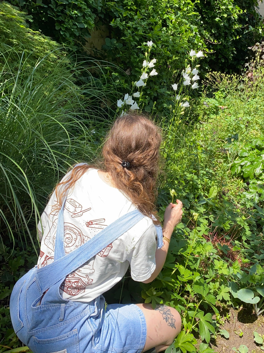 Nachhaltiges Bio-T-Shirt mit Zimtschneckenmotiv, handbedruckt – Koohl’s Slow Fashion