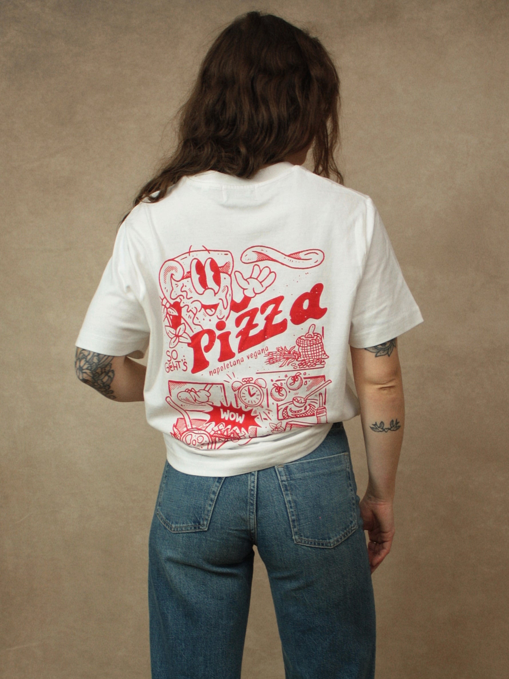 Koohl's Pizza T-Shirt, Rückenmotiv Pizza, roter Druck per Siebdruck mit wasserbasierten Farben auf oversized Bio-Baumwoll T-Shirt 