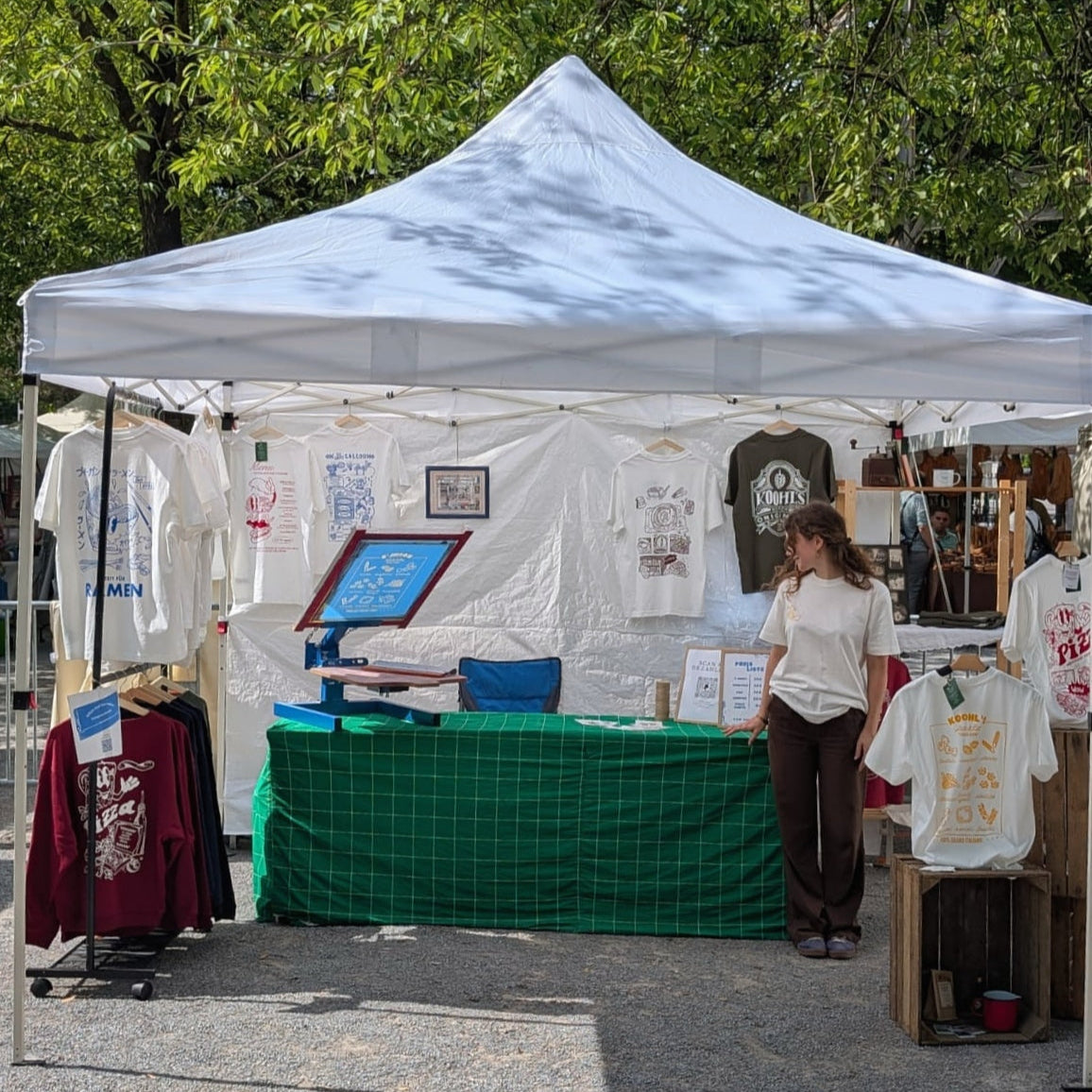 Nachhaltiges Bio-T-Shirt mit Naturmotiv, handbedruckt – Koohl’s Slow Fashion